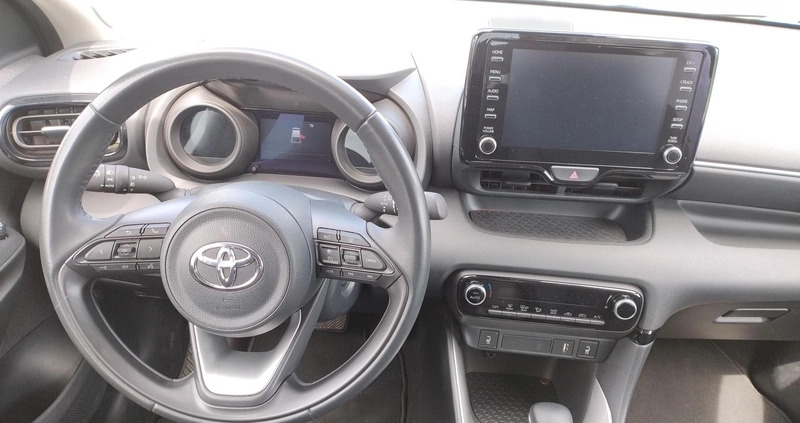 Toyota Yaris cena 85900 przebieg: 75000, rok produkcji 2021 z Piwniczna-Zdrój małe 172